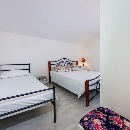 Apartment Juresko Zara Esterno foto